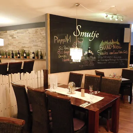 Stadthotel-garni Smutje فندق 3*