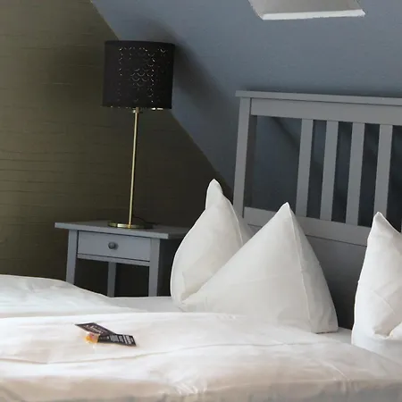 מלון Stadthotel-garni Smutje 3*